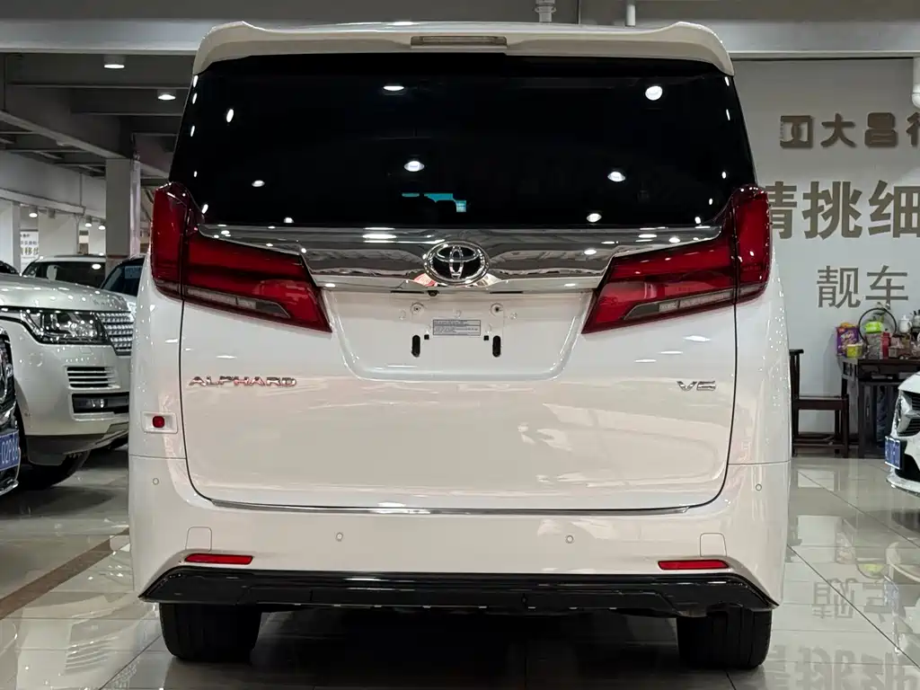Toyota Alphard — миниатюра 21