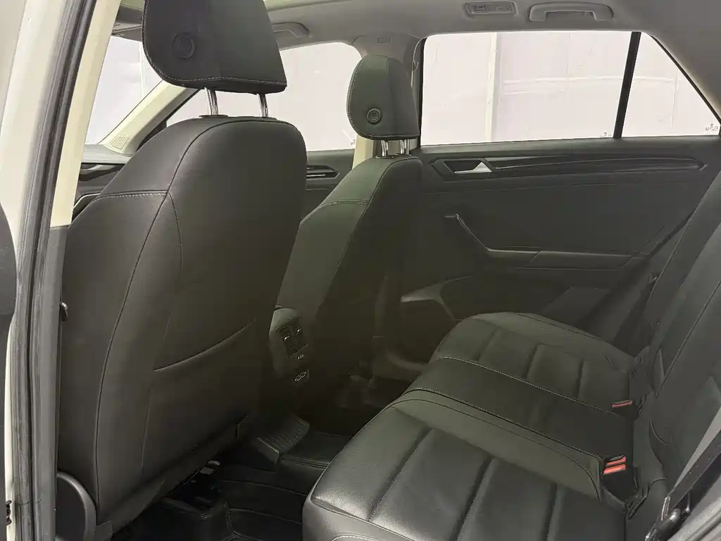 VOLKSWAGEN T ROC EXPLORING SONGS