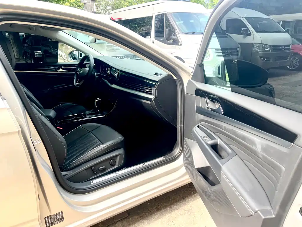 Volkswagen Passat PHEV 430PHEV Hybrid Luxury Edition, фото 21