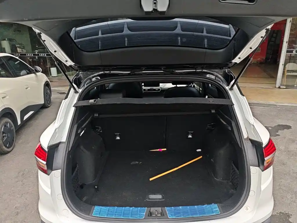 Geely Binyue — миниатюра 19