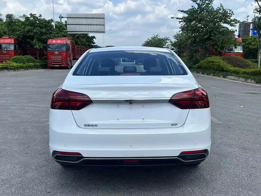 Geely Emgrand — миниатюра 6