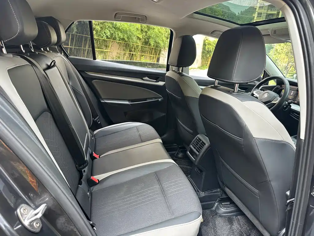 Volkswagen Golf — миниатюра 12