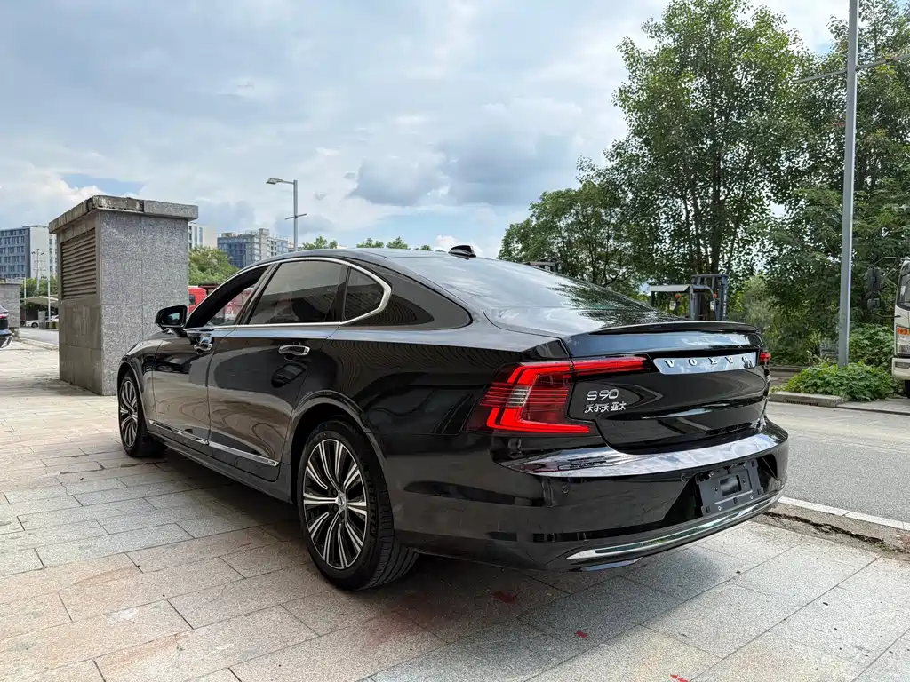 Volvo S90 — миниатюра 6