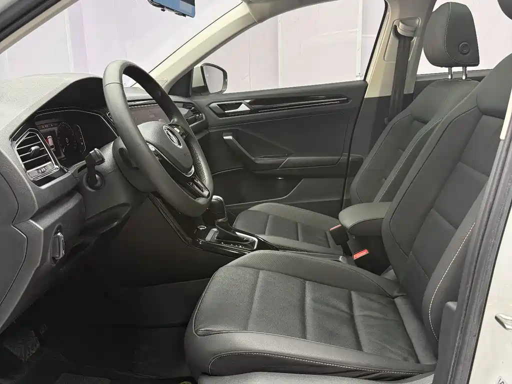 VOLKSWAGEN T ROC EXPLORING SONGS