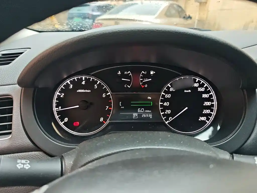 Nissan Tiida — миниатюра 4