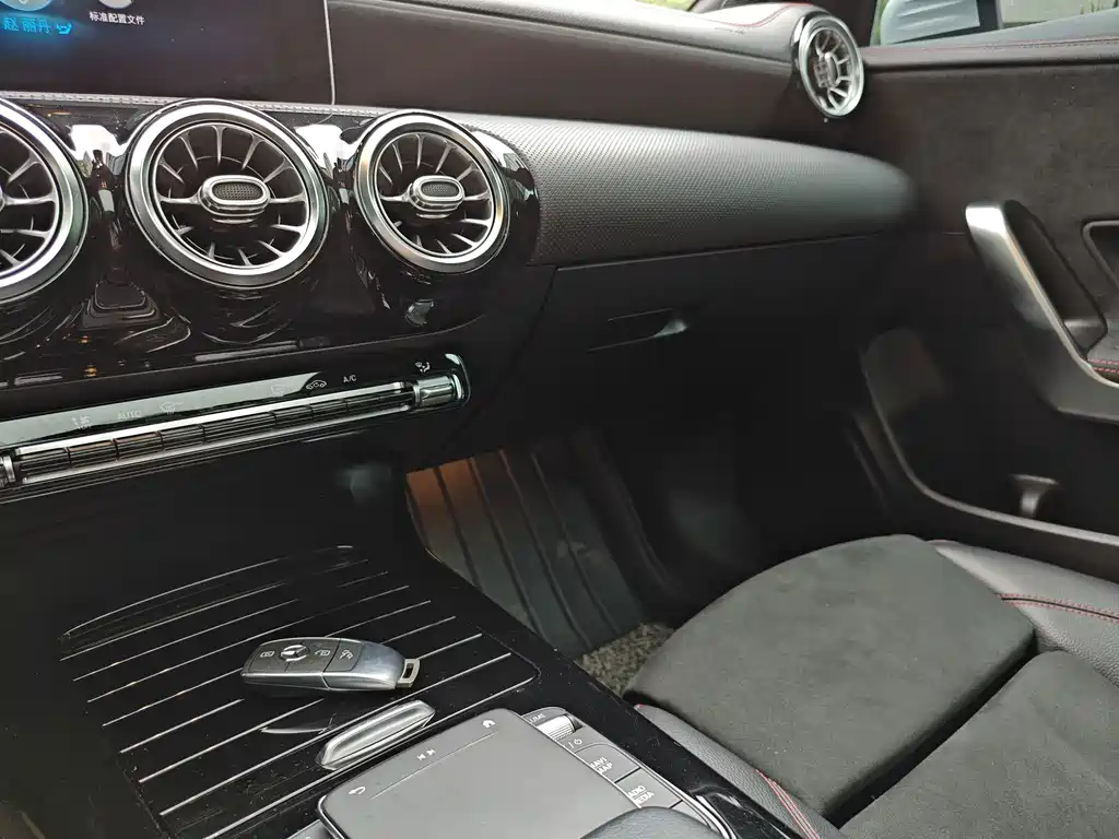 Mercedes-Benz CLA (Import) — миниатюра 13