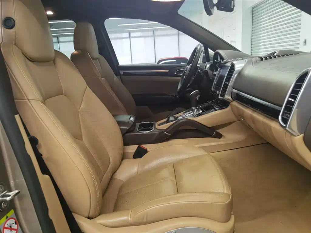 Porsche Cayenne — миниатюра 18