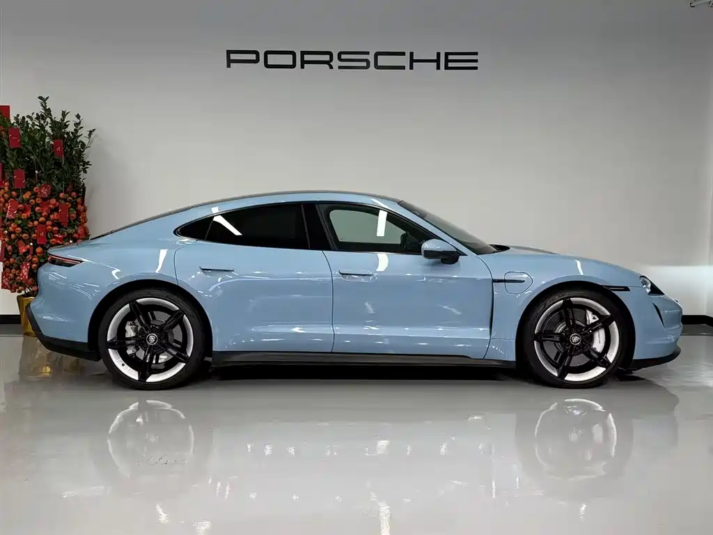 Porsche Taycan — миниатюра 3