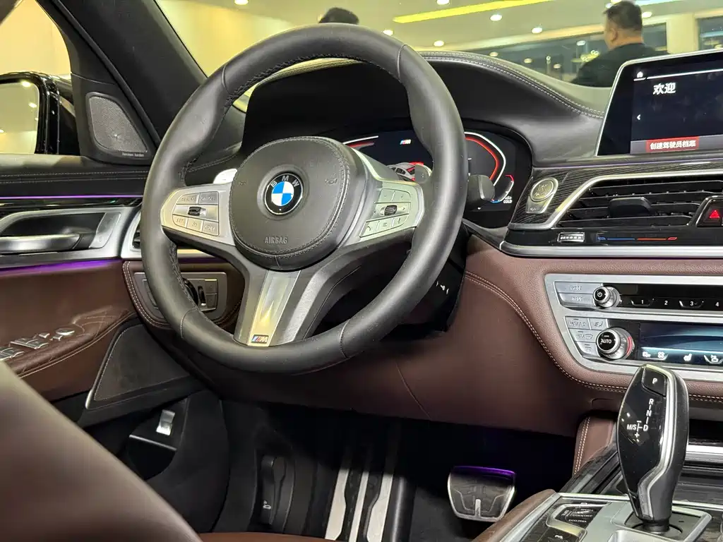 BMW 7 Series — миниатюра 14