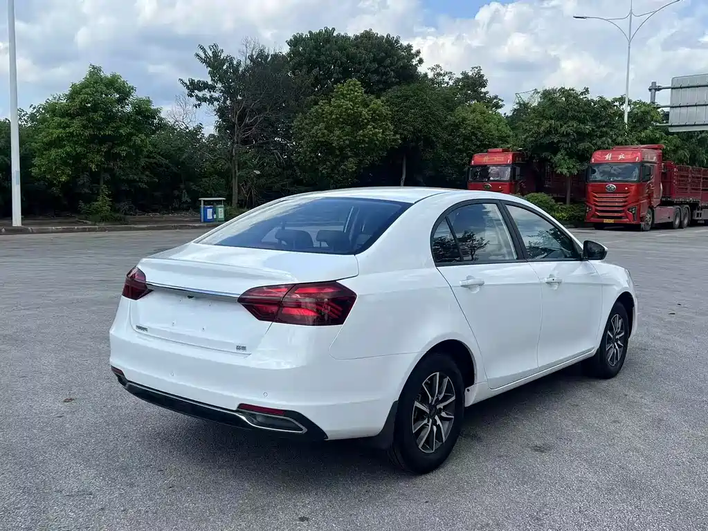 Geely Emgrand — миниатюра 7