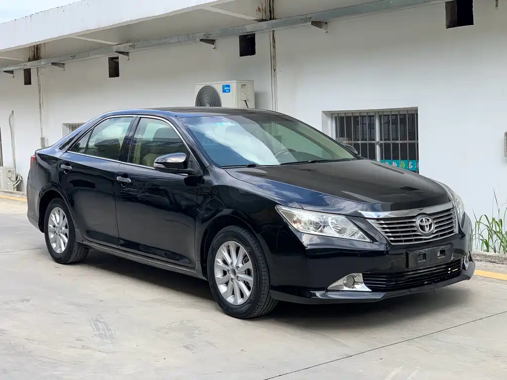 Toyota Camry — миниатюра 3