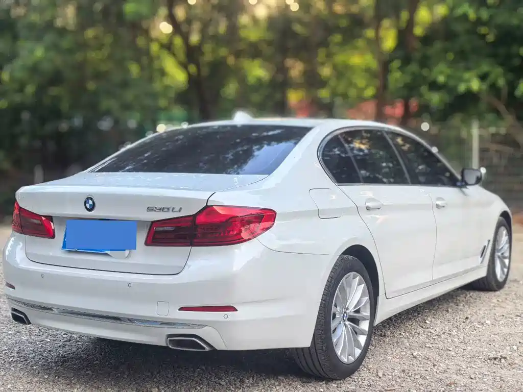 BMW 5 Series — миниатюра 6