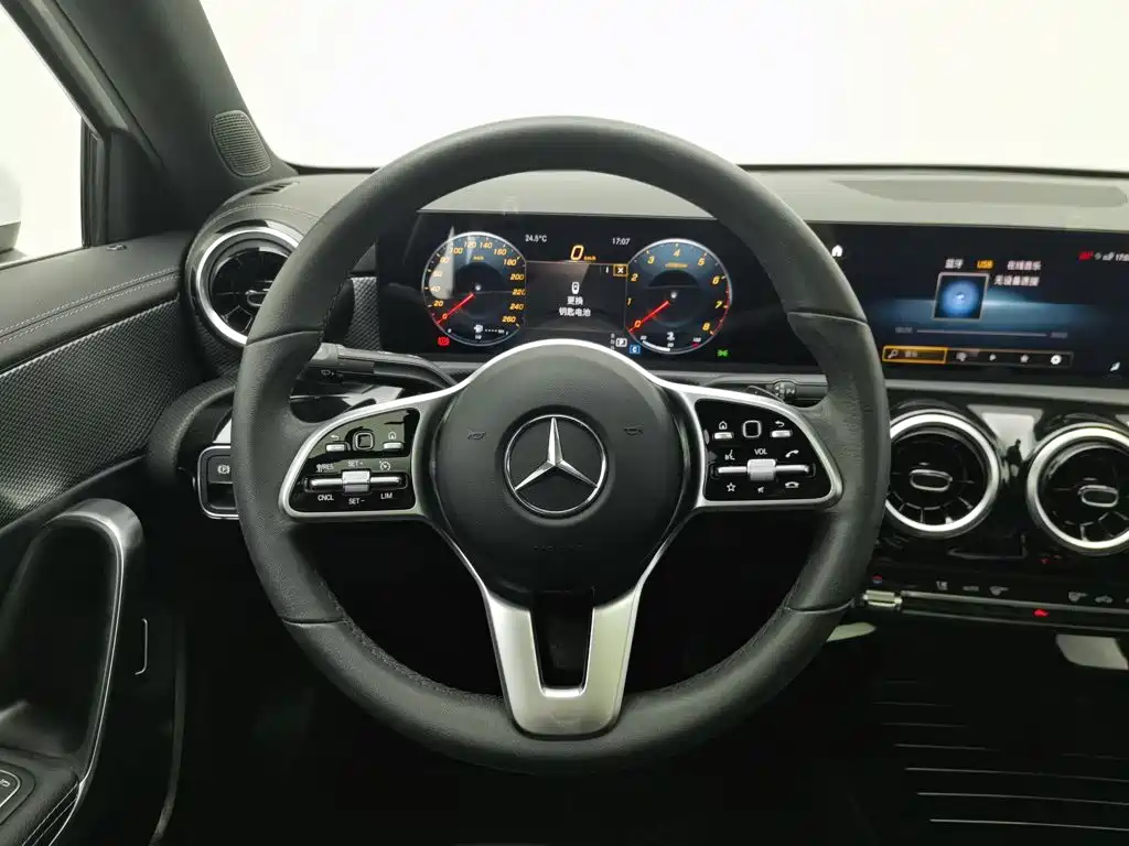 Mercedes-Benz A-Class — миниатюра 11