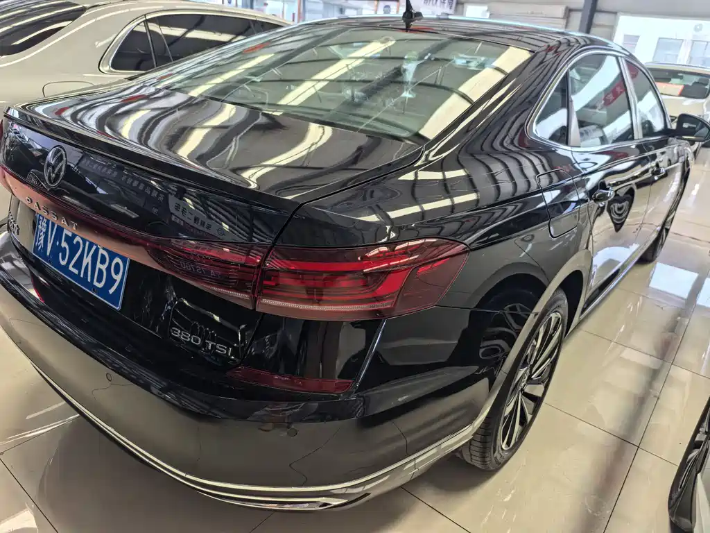 Volkswagen Passat 2025 380TSI