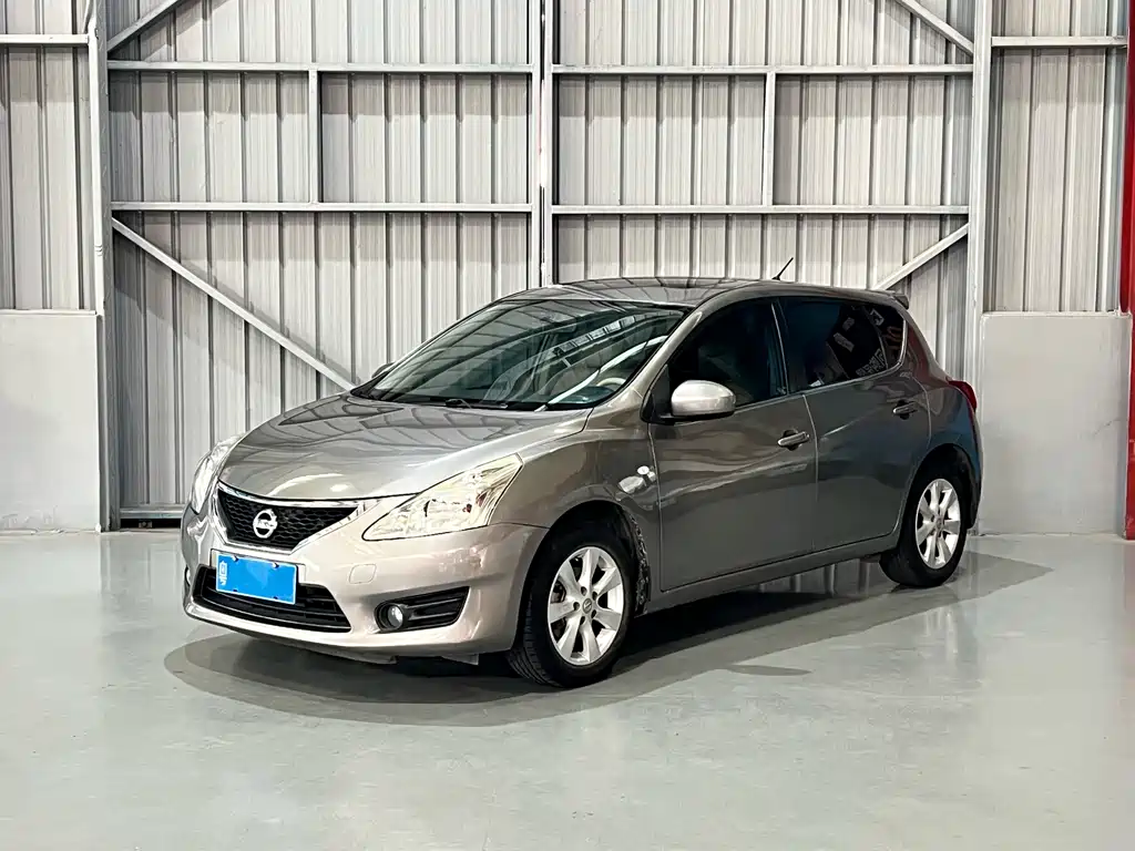 Nissan Tiida 2015