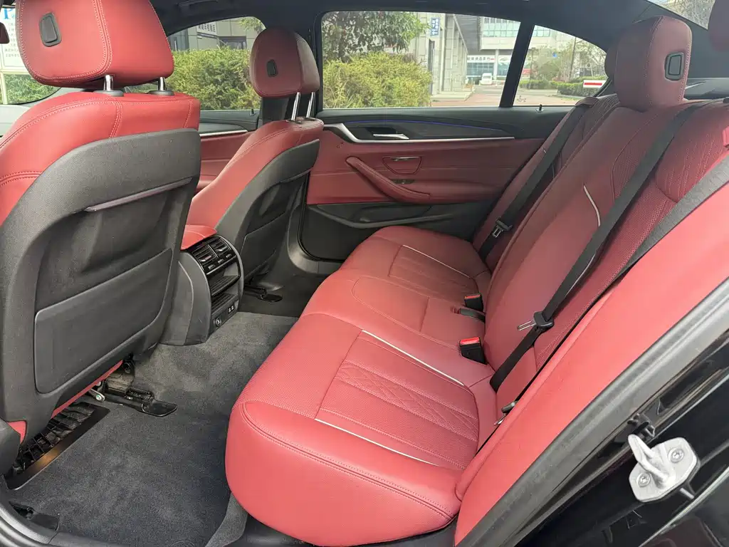 BMW 5 Series — миниатюра 8