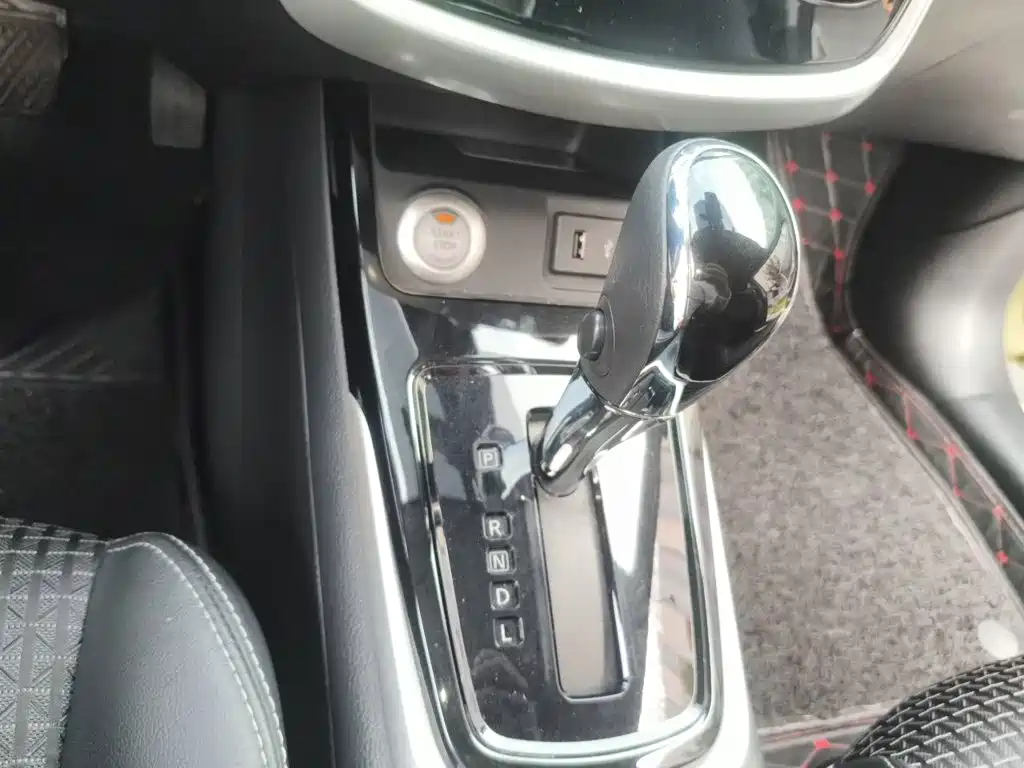 Nissan Tiida — миниатюра 10