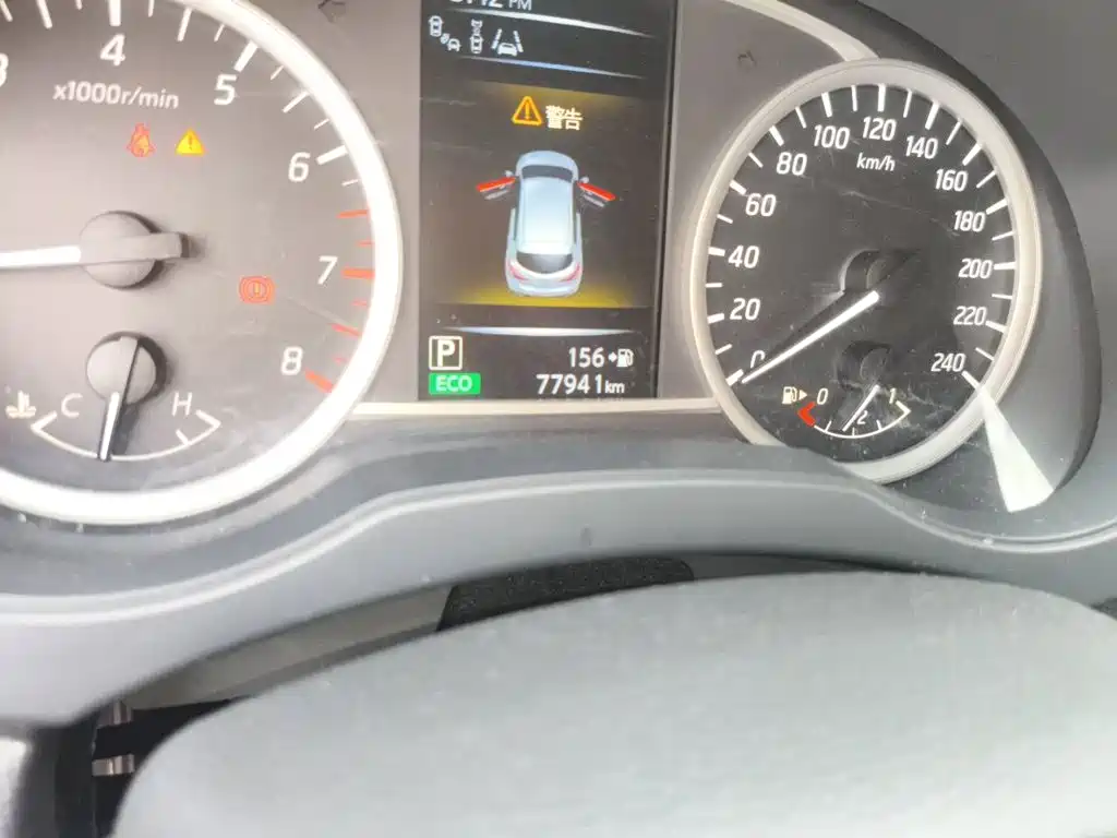 Nissan Tiida — миниатюра 8