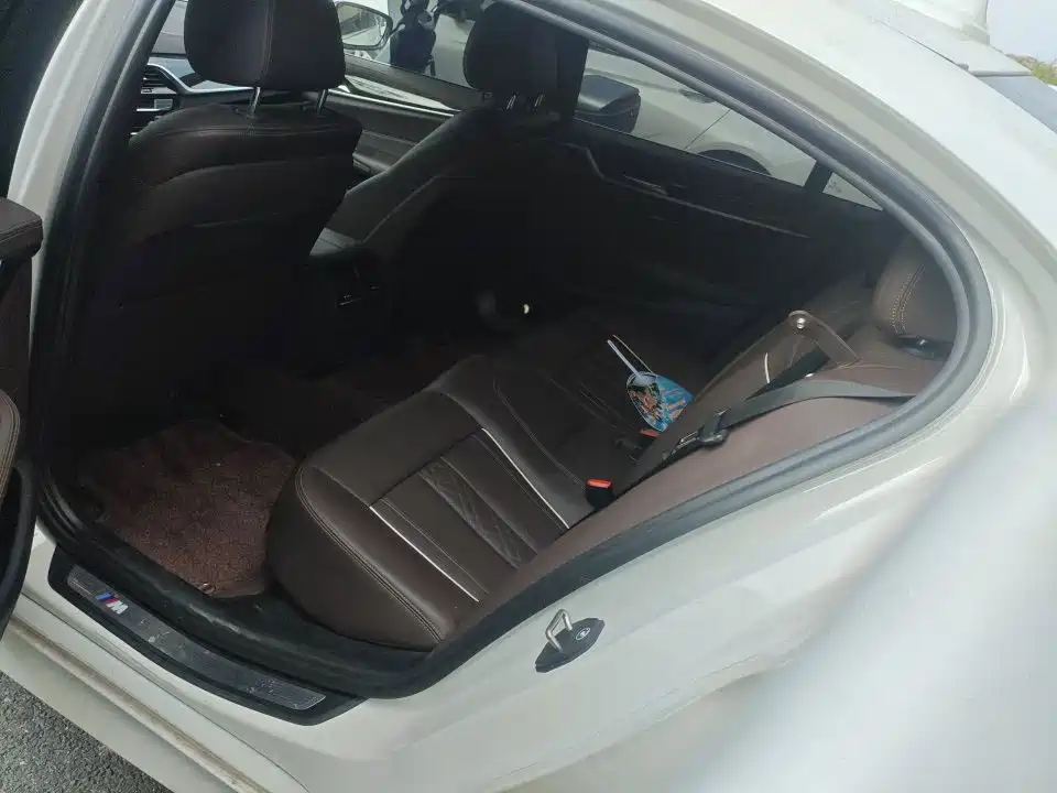 BMW 5 Series — миниатюра 8
