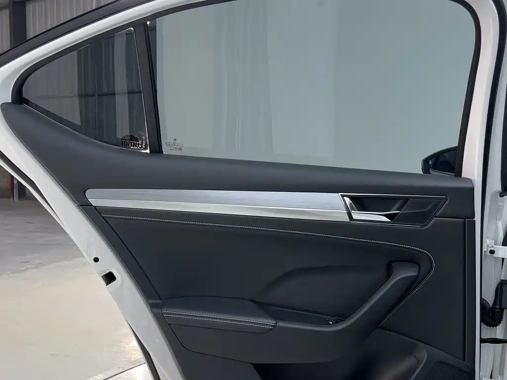 Skoda Superb — миниатюра 10