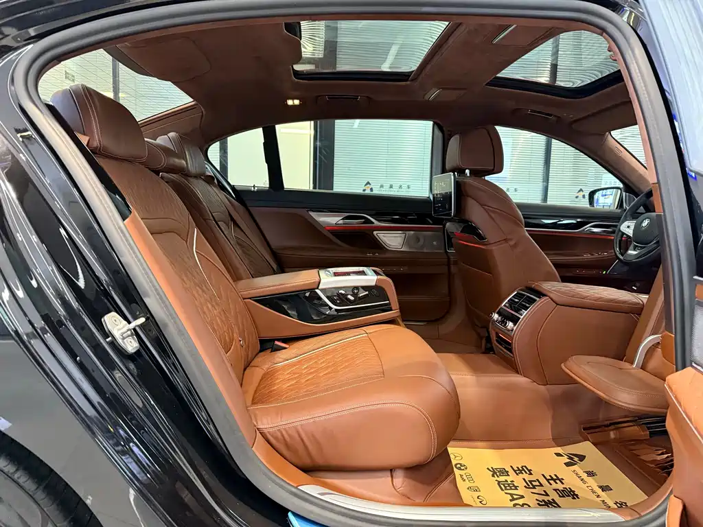 BMW 7 Series — миниатюра 14