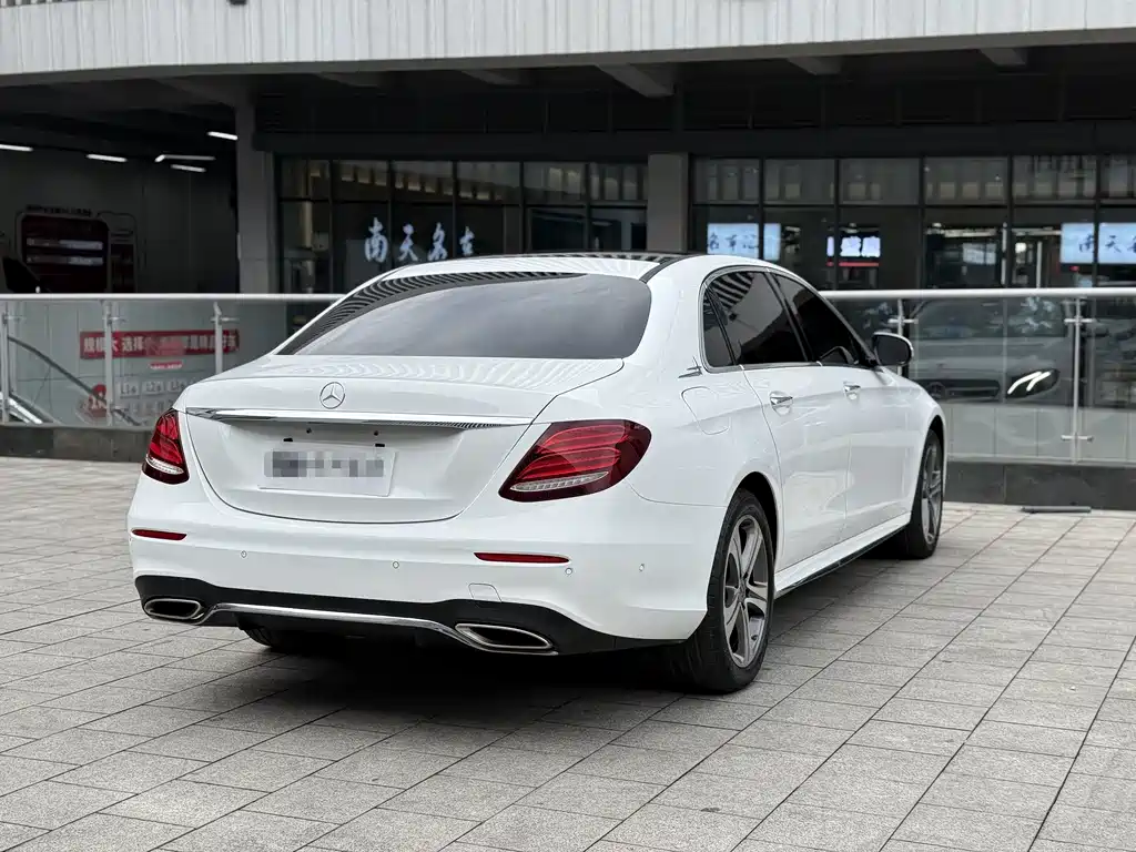 MERCEDES-BENZ E CLASS