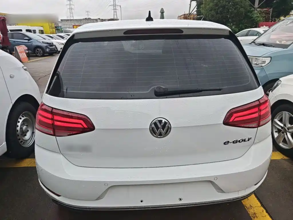 Volkswagen Golf EV — миниатюра 6