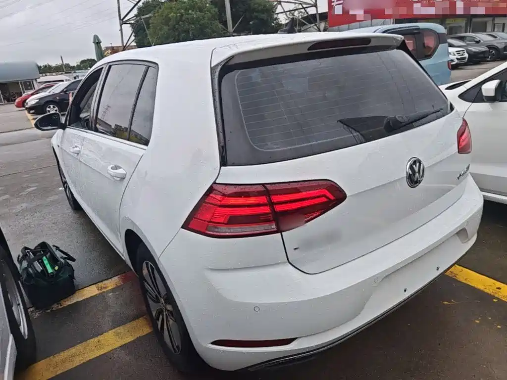 Volkswagen Golf EV — миниатюра 5