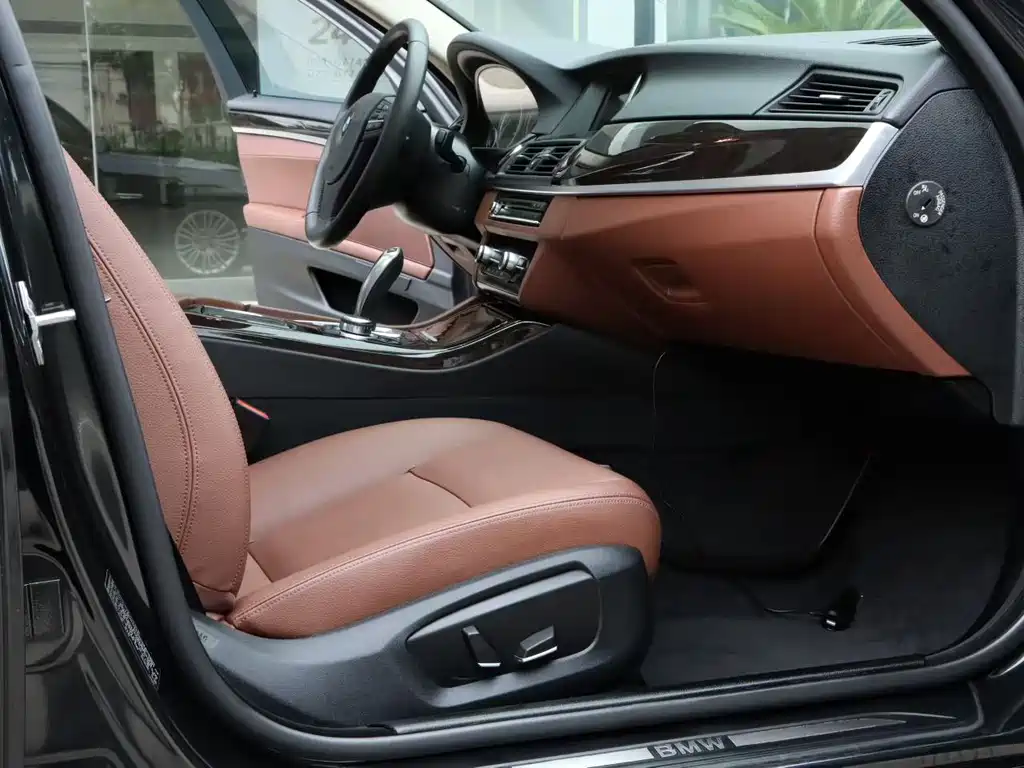 BMW 5 Series — миниатюра 4