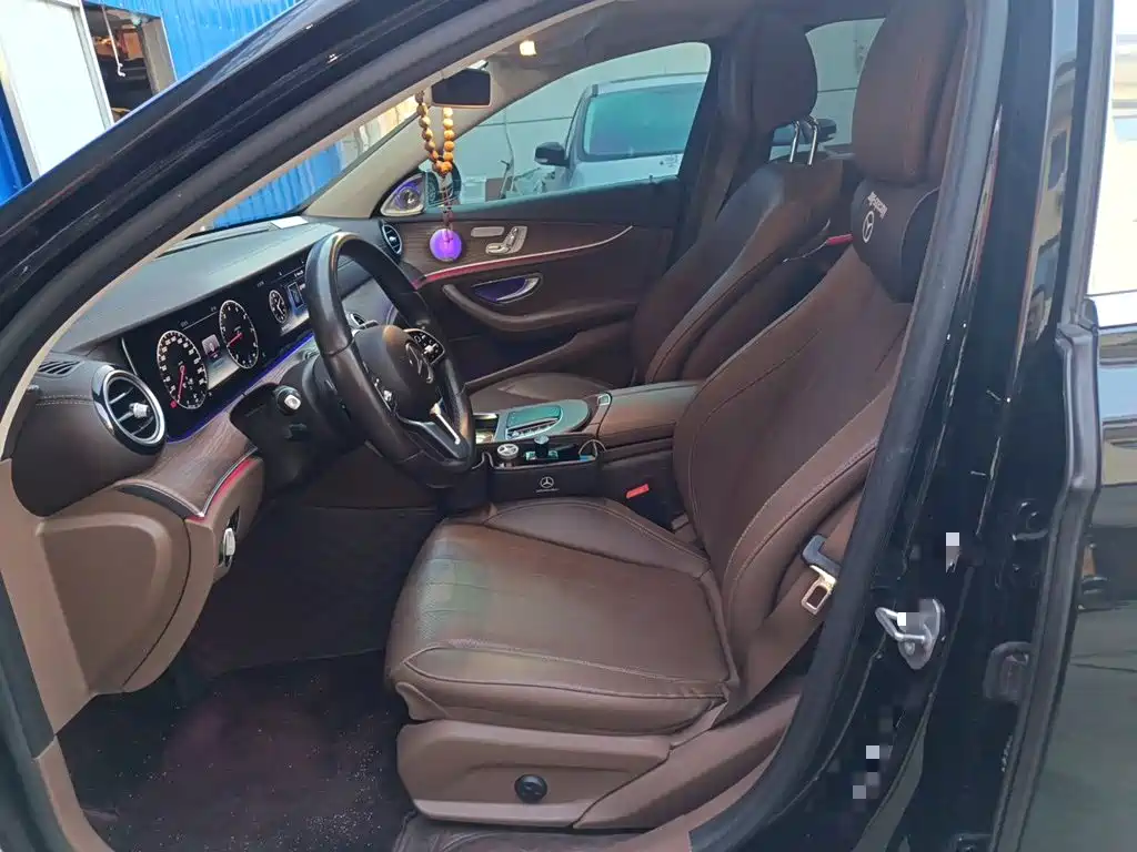Mercedes-Benz E-Class — миниатюра 11