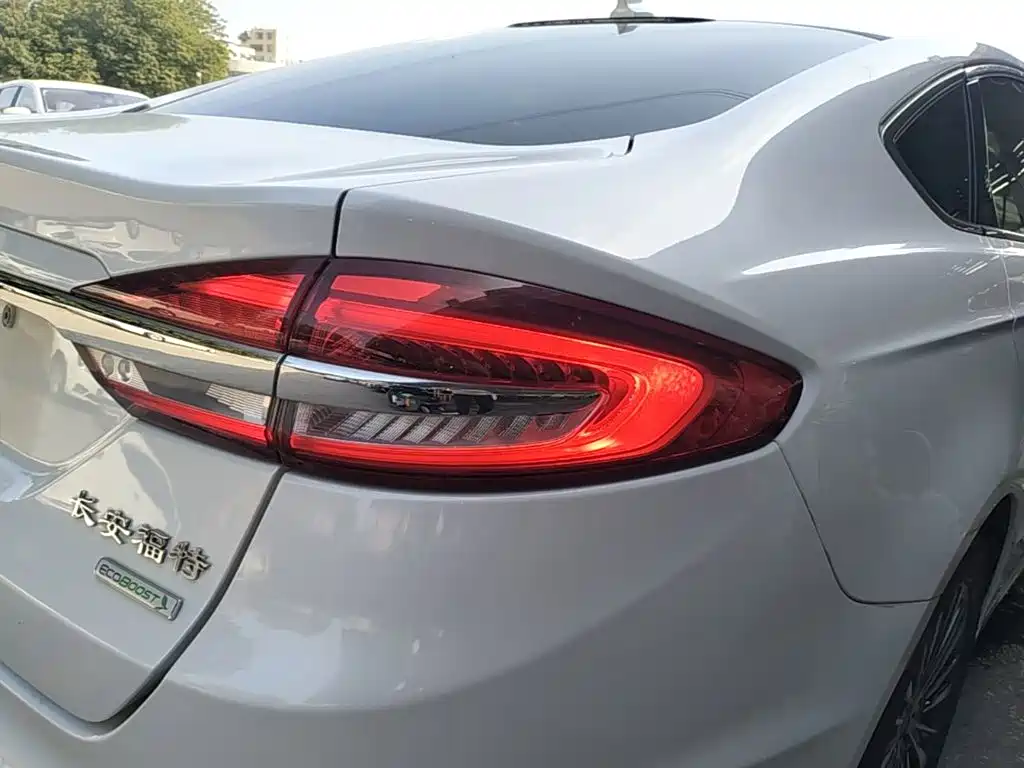 Ford Mondeo — миниатюра 8