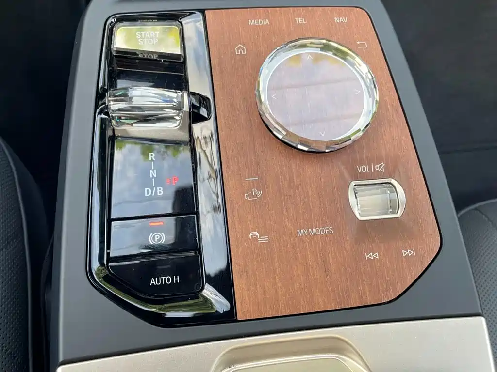 BMW iX — миниатюра 11