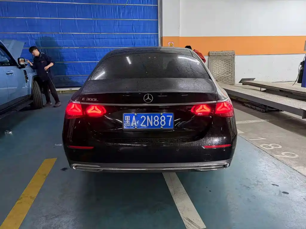 Mercedes-Benz E-Class — миниатюра 5