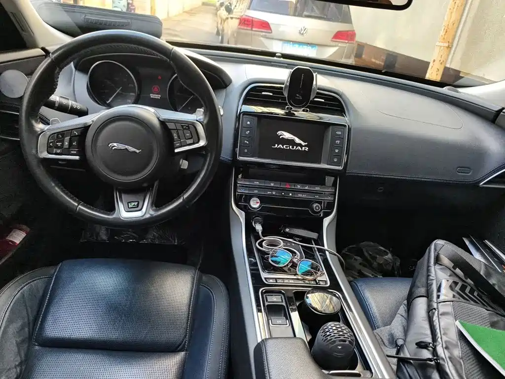 Jaguar XE — миниатюра 10