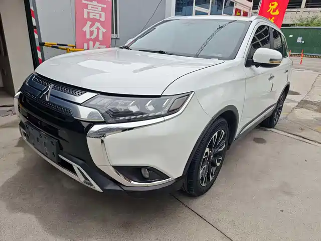 MITSUBISHI OUTLANDER 2020