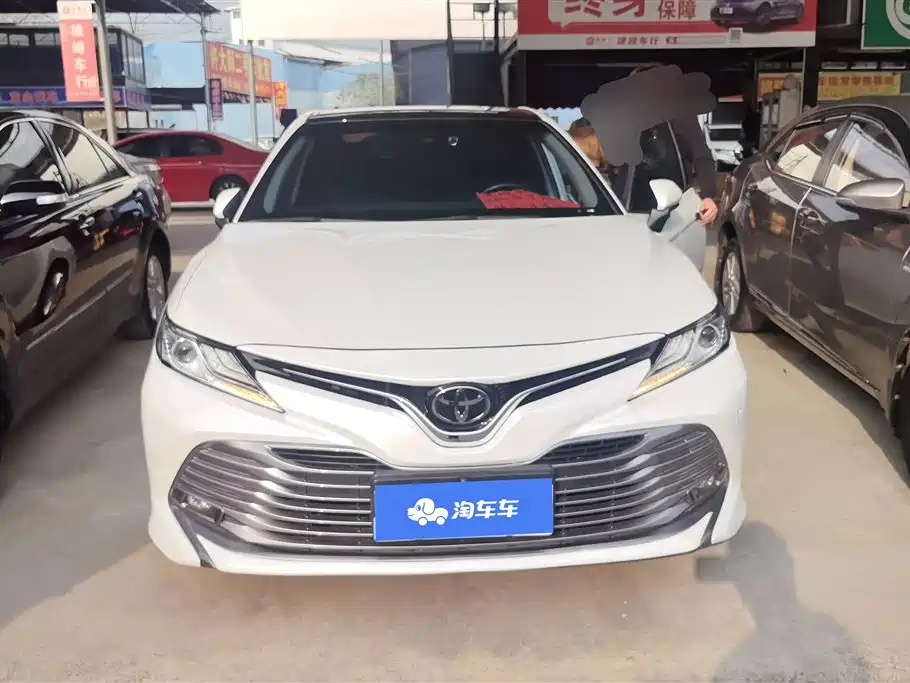TOYOTA CAMRY