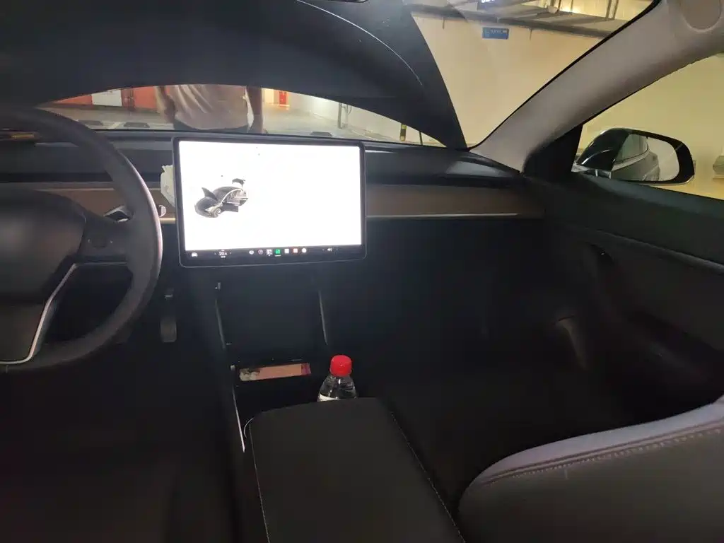 Tesla Model 3 — миниатюра 5
