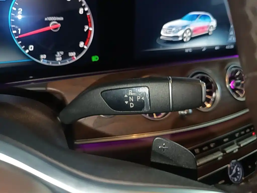 Mercedes-Benz E-Class — миниатюра 14