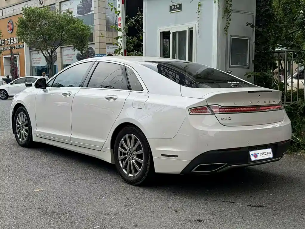 Lincoln MKZ — миниатюра 4