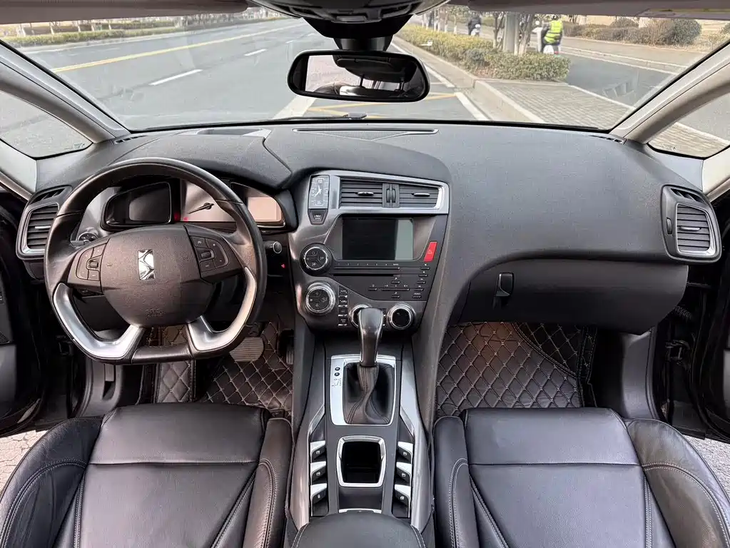 DS 5 2014 1.6T Luxury THP160