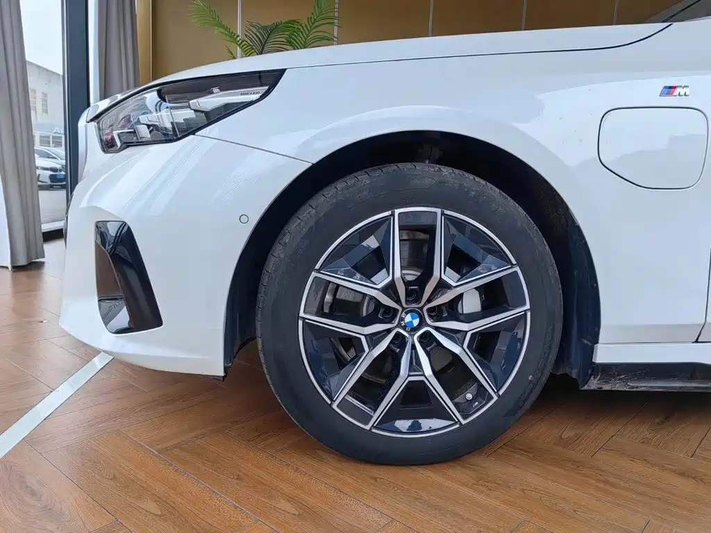 BMW i5 — миниатюра 16