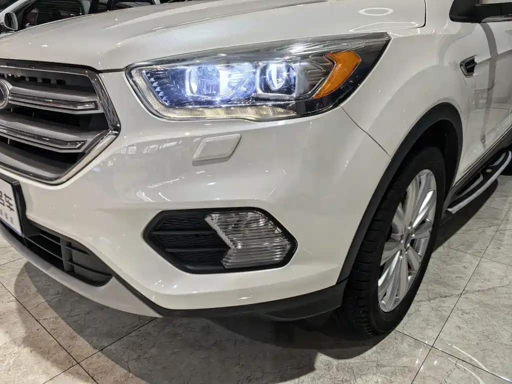 Ford Kuga — миниатюра 10