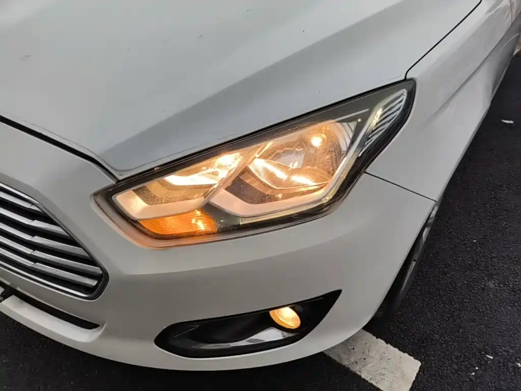 Ford Escort — миниатюра 24