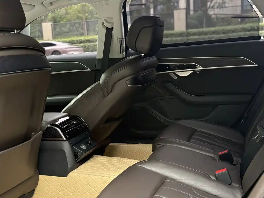 Audi A8 — миниатюра 6