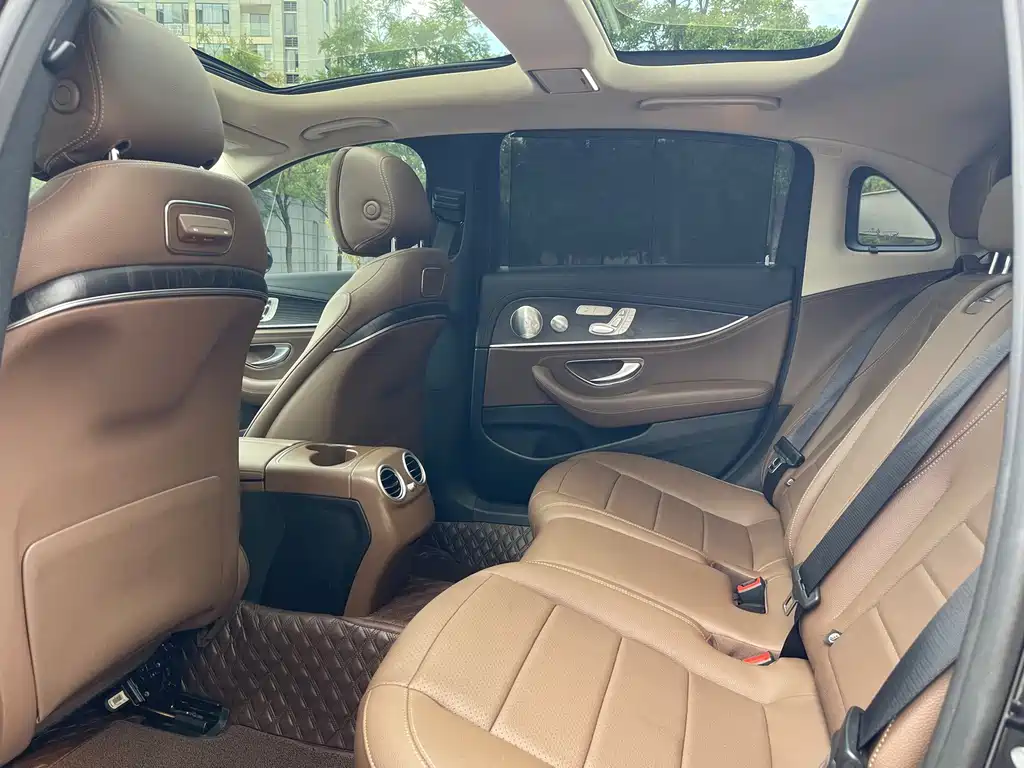 Mercedes-Benz E-Class — миниатюра 6