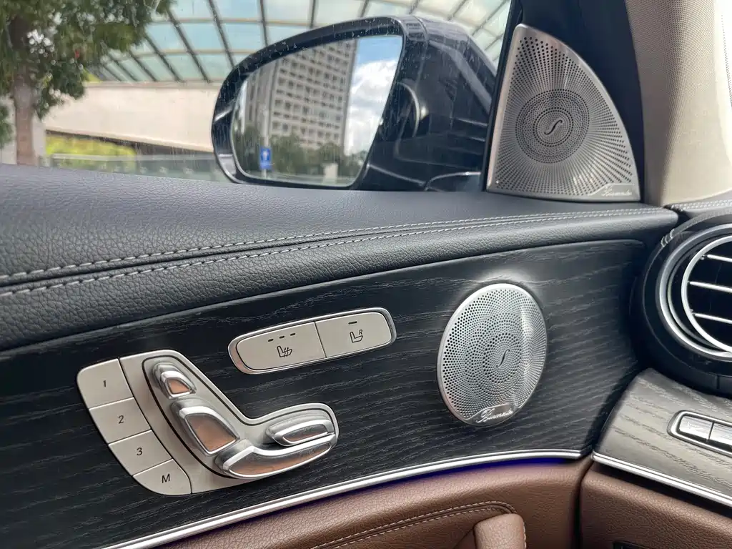 Mercedes-Benz E-Class — миниатюра 10