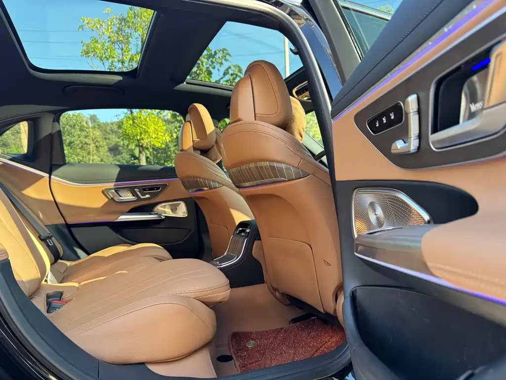 Mercedes-Benz E-Class — миниатюра 12