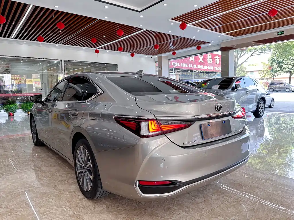 Lexus ES — миниатюра 6