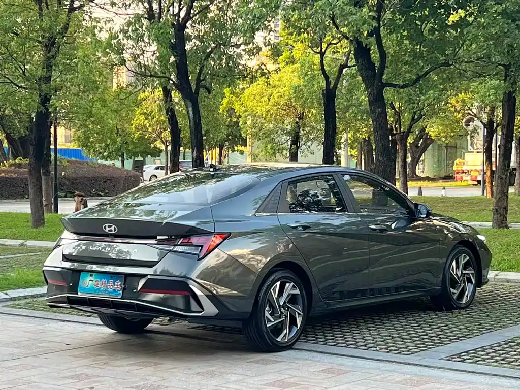 MODERN ELANTRA