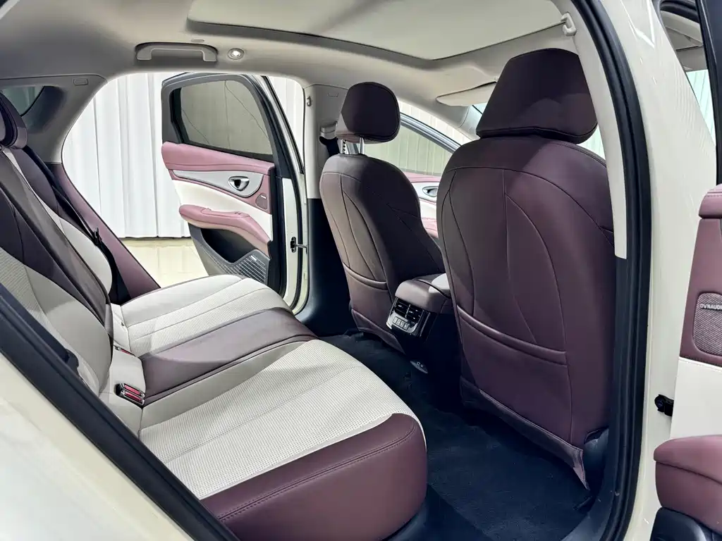 BYD 海豹07 EV — миниатюра 13